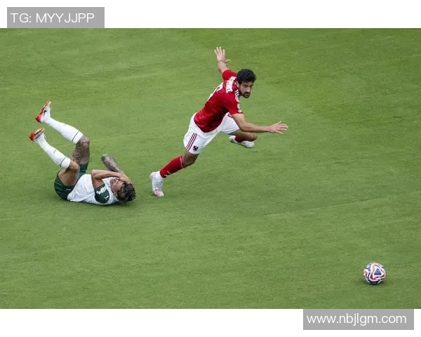 足球明星搞笑瞬间合集精彩回顾让你捧腹大笑的足球场趣事视频