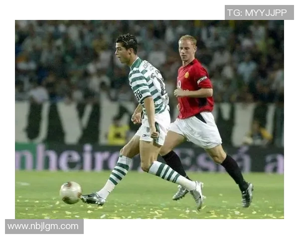 12号球衣的传奇后卫足球明星背后的故事与荣耀之路