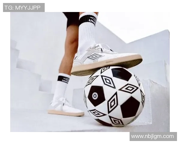 时尚潮流足球明星同款衬衫女款展现运动魅力与个性风格